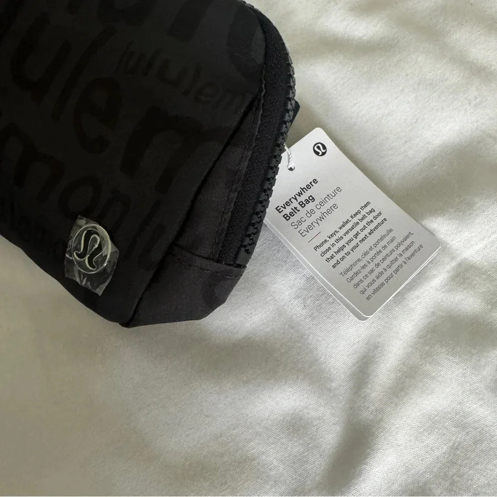🆕🖤 Lululemon Everywhere Belt Bag Wobbly Wordmark Black
